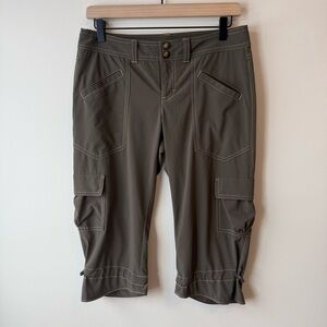 Athleta Crop Pants Size 2 Green 17 Inch Inseam Polyester & Spandex